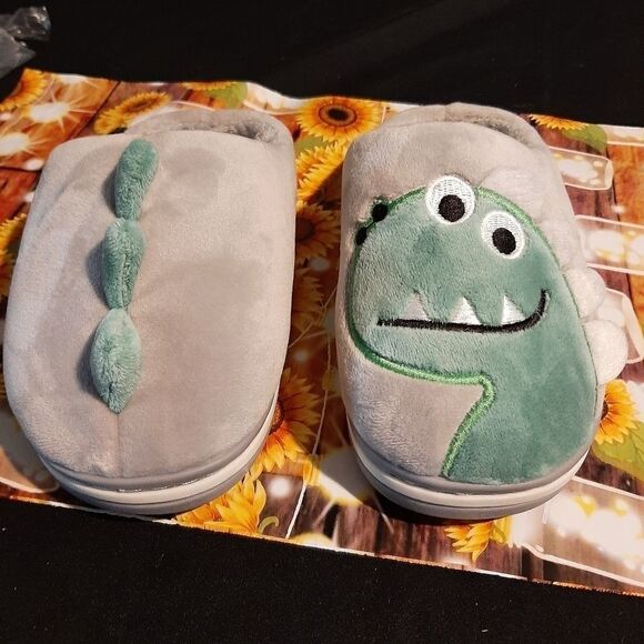 New Kids Dinosaur Slippers EU 28-29 (APPROX 10-11 US Big Kids) 🦕 - Picture 1 of 7